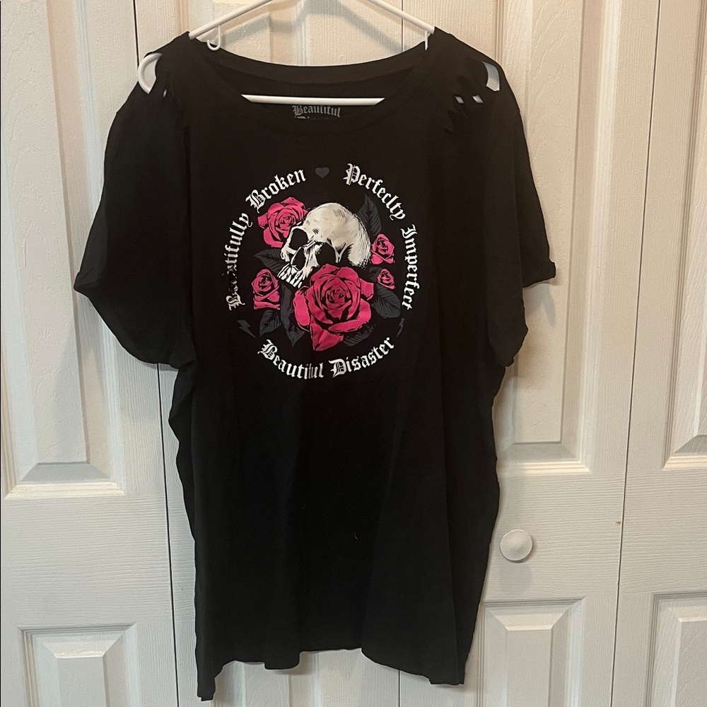 Beautiful Disaster Women's Black Short Sleeve Skull & Rose Graphic Tee